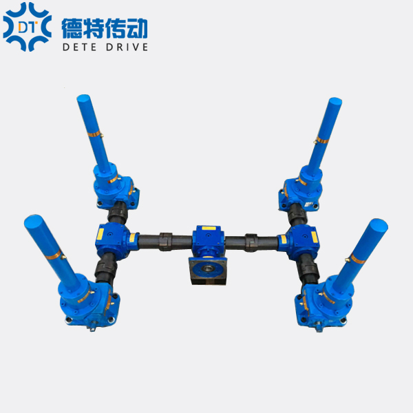 4臺聯動滾珠絲桿升降機